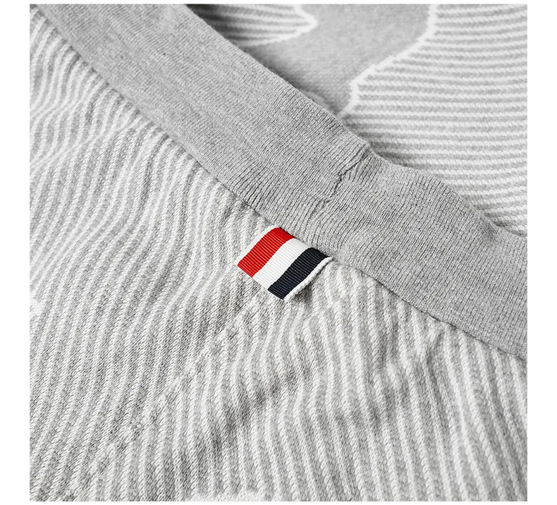 商品[国内直发] Thom Browne|THOM BROWNE 男士浅灰色海豚提花四杆运动裤 MJQ051A-06222-055,价格¥6358,第7张图片详细描述