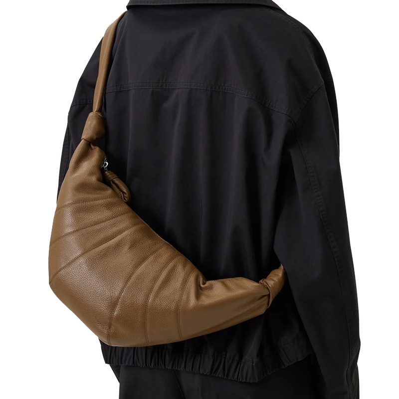 商品Lemaire|LEMAIRE 2023男女同款中号 新月形小羊角单肩斜挎包 柔软粒面皮革(4色可选）,价格¥9929,第23张图片详细描述