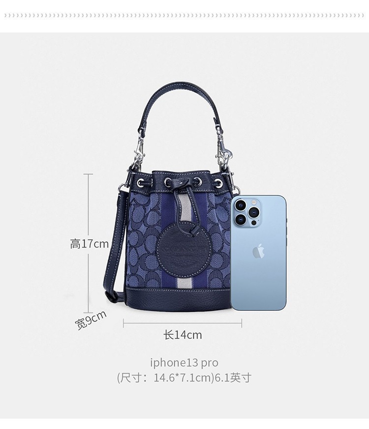 商品[国内直发] Coach|【专柜正品&包邮】 奥特莱斯 Dempsey女士手提包 单肩包 斜挎包 小水桶包 深蓝色C8322SVVGD,价格¥1244,第4张图片详细描述