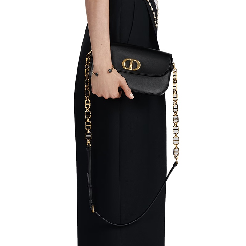 商品Dior|迪奥 23新款 女士黑色光滑小牛皮金色五金旋转扣开合可拆卸可调节肩带可手拿斜挎包M9260UMOA_M900,价格¥25943,第5张图片详细描述