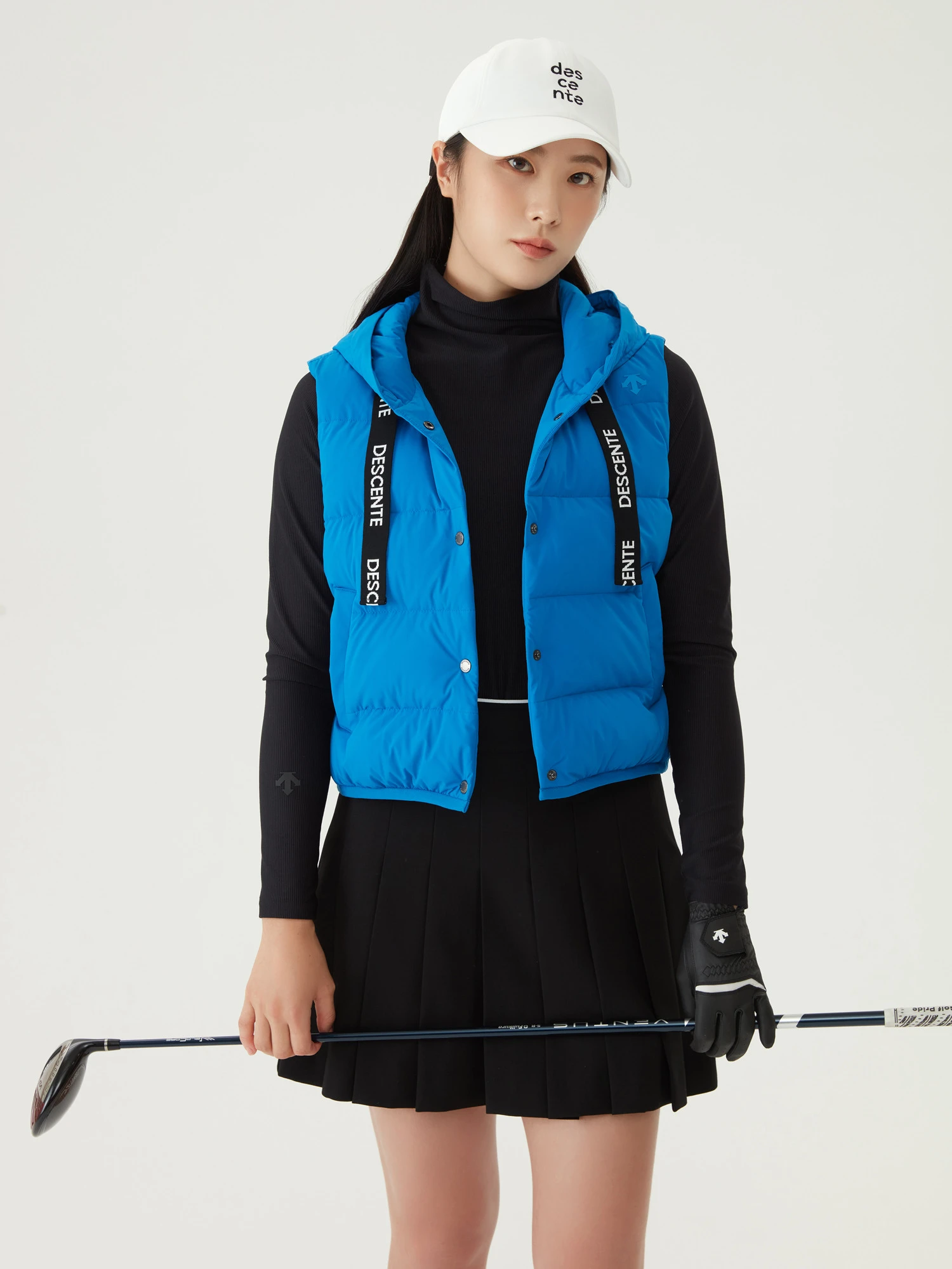 商品【预售商品15天发货】 DESCENTE|高球系列女性高领罗纹材质长袖T恤 DO32WFTL96-BLKG,价格¥893,第10张图片详细描述