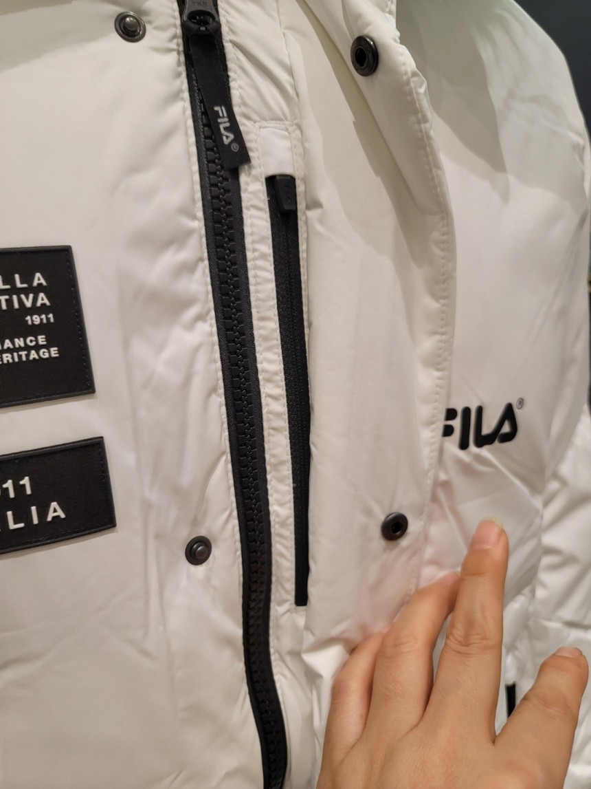 商品Fila|【Brilliant|反季折扣】FILA 鹅绒 KINGDOM 3.0 男女通用 长款羽绒服 FS2DJD4202MOWH,价格¥962,第20张图片详细描述