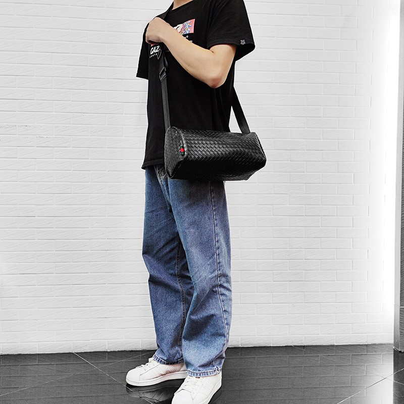 商品[国内直发] FANY ROAD|FANYROAD新款包��包编织纹男女单肩斜挎包包枕头包中性包,价格¥121,第2张图片详细描述
