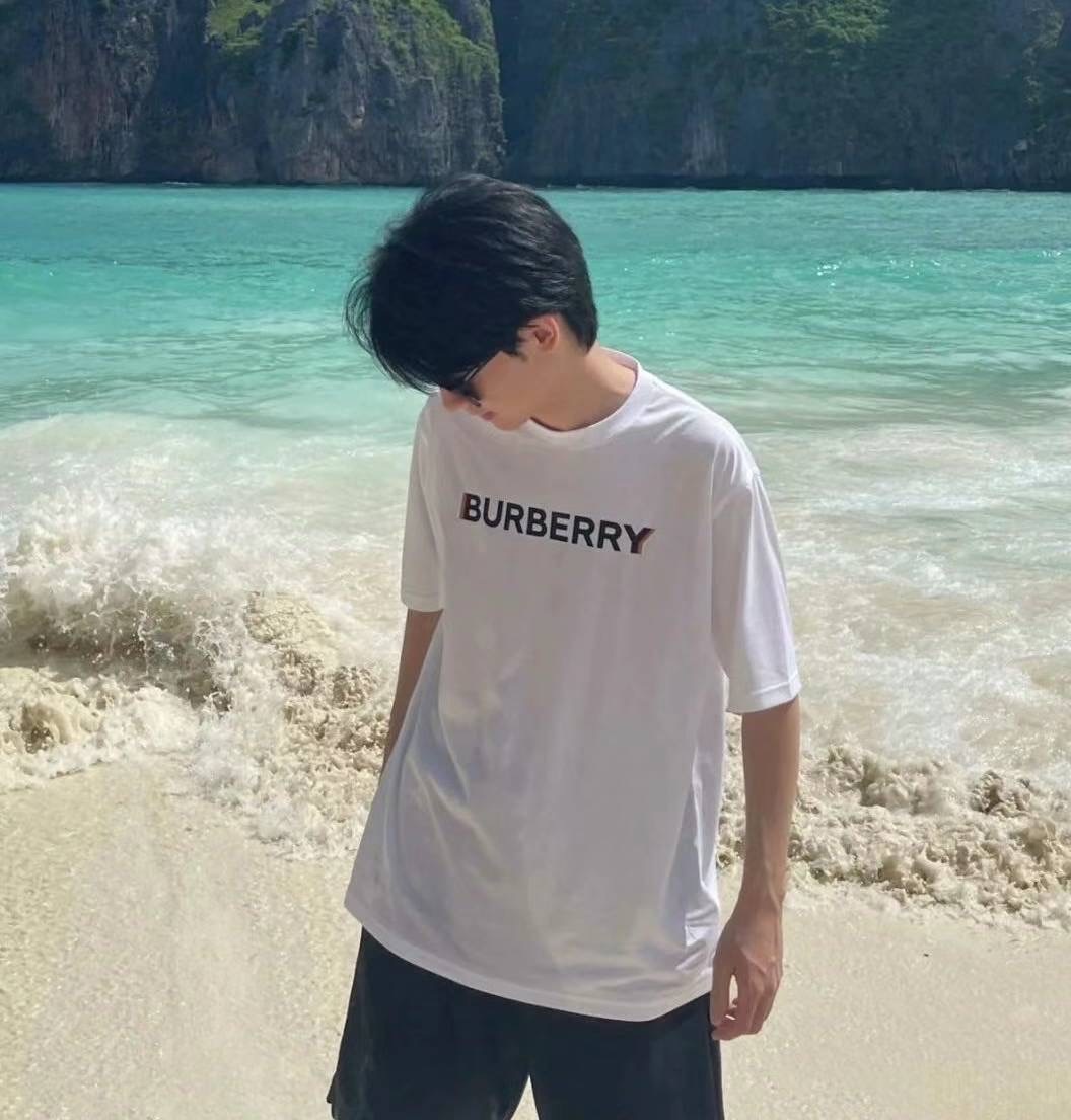 商品Burberry|BURBERRY/博柏利 男士白色棉质徽标印花重叠休闲T恤80781201,价格¥1404,第4张图片详细描述