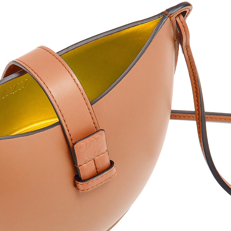 商品Loewe|【包税】LOEWE/罗意威 22春夏新款Moulded Bucket系列 女士棕褐色小牛皮斜挎单肩水桶包0010650901,价格¥9993,第6张图片详细描述
