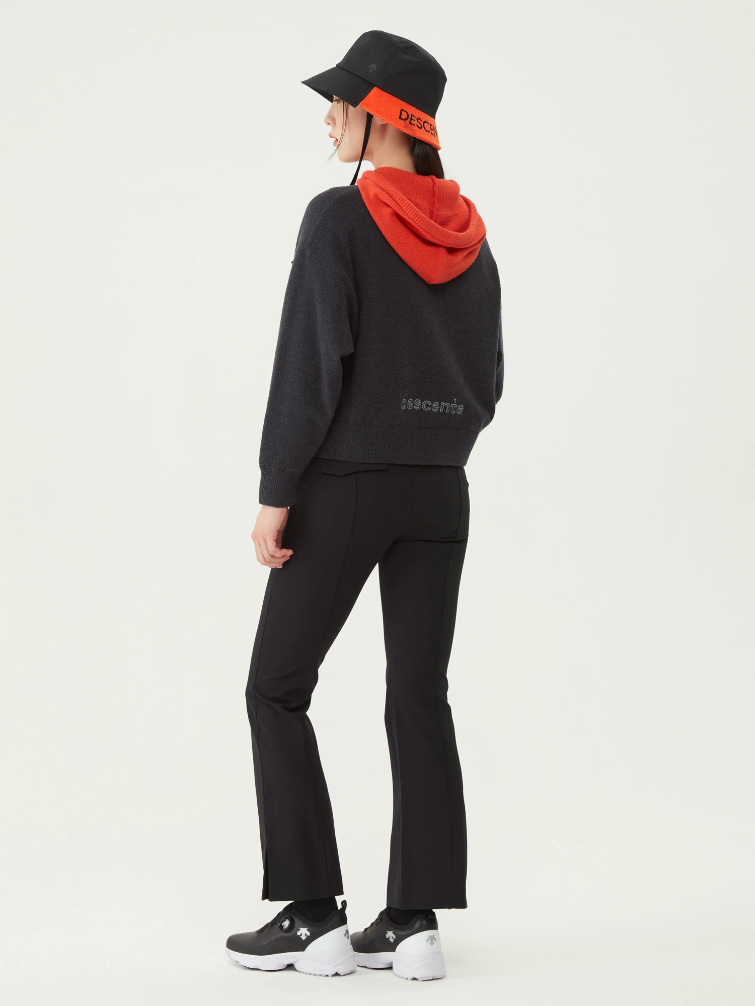 商品【预售商品15天发货】 DESCENTE|GOLF女性口袋设计靴型喇叭裤时尚舒适 DO32WFPT81-KHAG,价格¥988,第4张图片详细描述