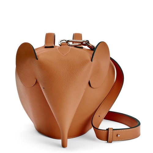 商品Loewe|【包税】LOEWE/罗意威 2021春夏新款 Elephant系列 男士大号棕褐色经典小牛皮拉链大象轮廓可调节肩带拉链斜挎单肩包B623A18X01-2530,价格¥15132,第3张图片详细描述