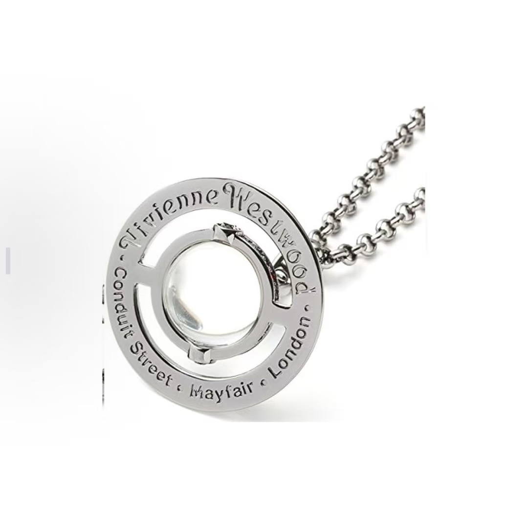 商品[国内直发] Vivienne Westwood|Vivienne Westwood New Small Orb 大号立体土星吊坠 黄铜 项链 男女同款情侣款 枪灰色,价格¥2342,第3张图片详细描述