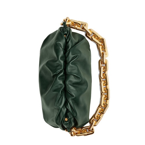 商品Bottega Veneta|【包税】Bottega Veneta/葆蝶家 21春夏新款CHAIN POUCH系列 女士雨林绿色滑面小牛皮金色链条云朵包腋下包单肩包620230VCP403035,价格¥24790,第3张图片详细描述