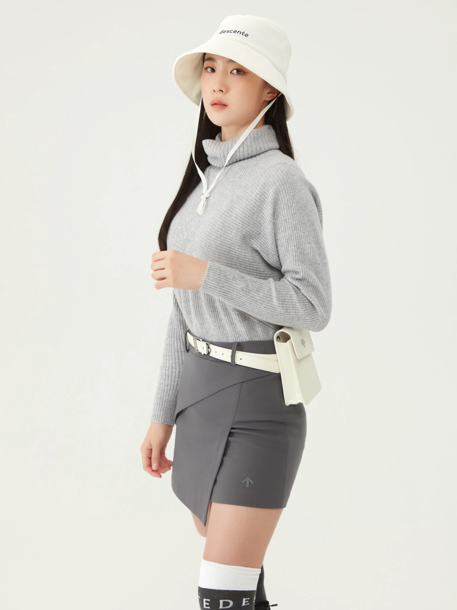 商品【预售商品15天发货】 DESCENTE|GOLF女性半身H型绒面包裙展现时尚魅力 DO42WFSKO2-KHAG,价格¥1025,第5张图片详细描述