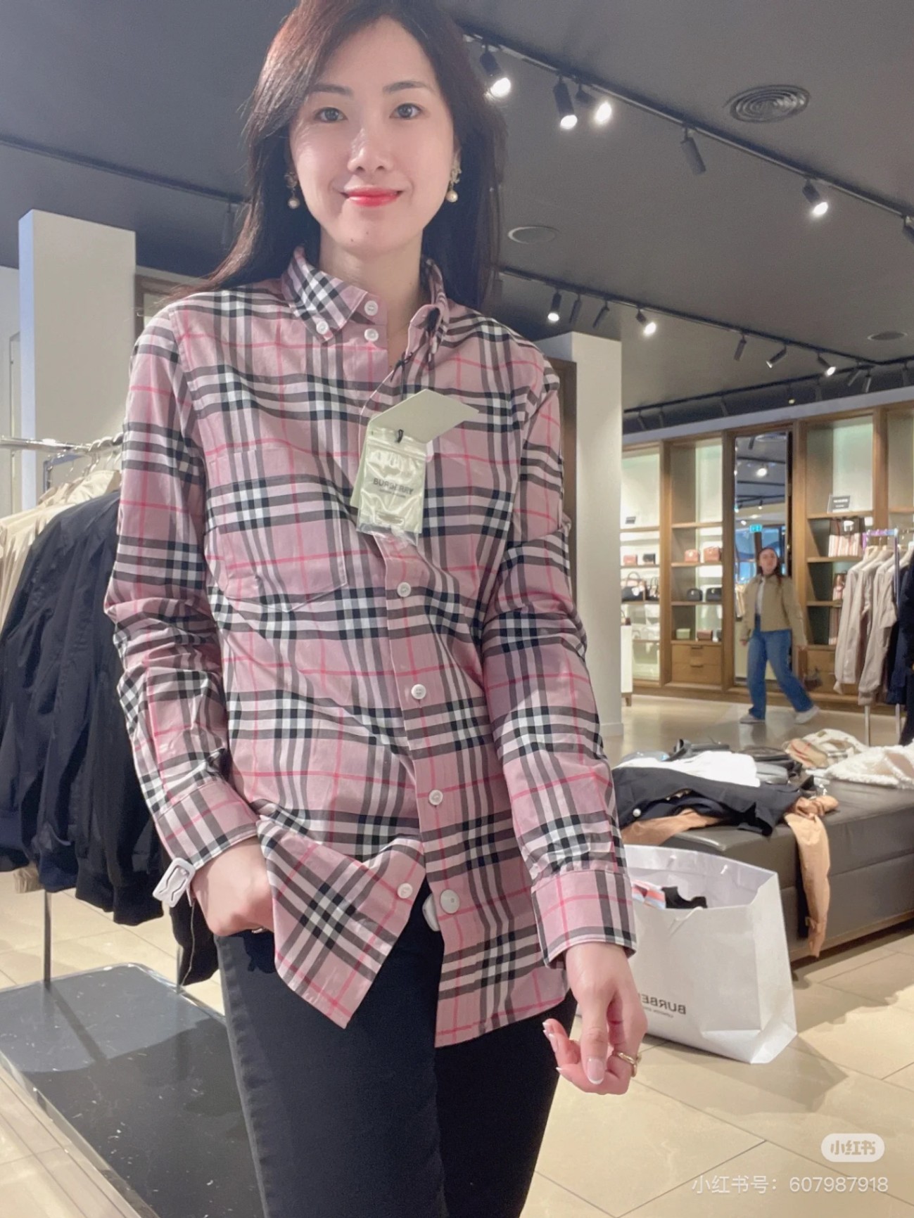 商品Burberry|BURBERRY/博柏利 女士粉色格纹棉质多扣领经典长袖衬衫80742161,价格¥1100,第12张图片详细描述