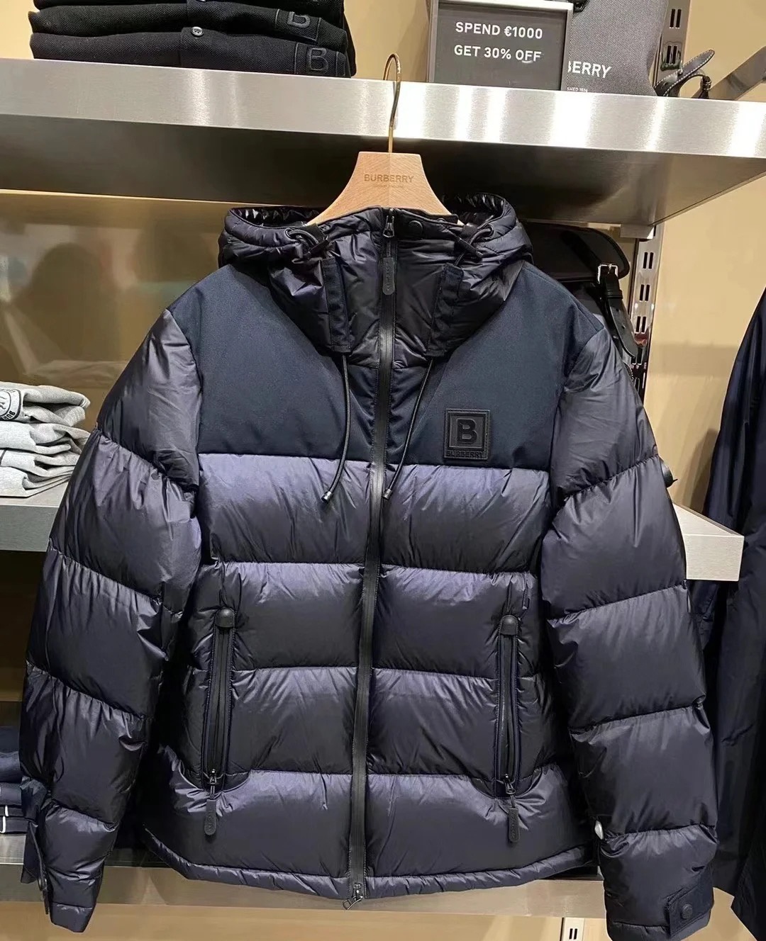 商品Burberry|BURBERRY/博柏利 男士海军蓝涤纶鸭绒B字徽标连帽羽绒服80616601,价格¥3627,第7张图片详细描述