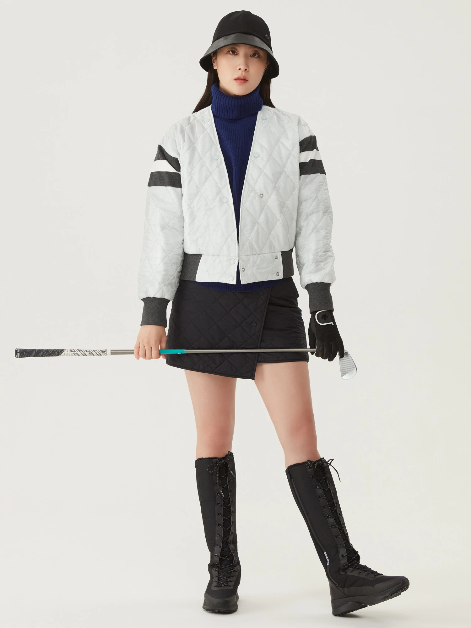 商品【预售商品15天发货】 DESCENTE|高尔夫系列女性V领菱形绗缝羽绒服时尚优雅 DO41WFDJO3-LGYG,价格¥1727,第7张图片详细描述