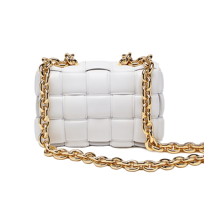 商品Bottega Veneta|【包税】Bottega Veneta/葆蝶家 经典款CHAIN CASSETTE系列 女士白色小羊皮编织链条单肩斜挎豆腐包631421VBWZ09143,价格¥31642,第5张图片详细描述