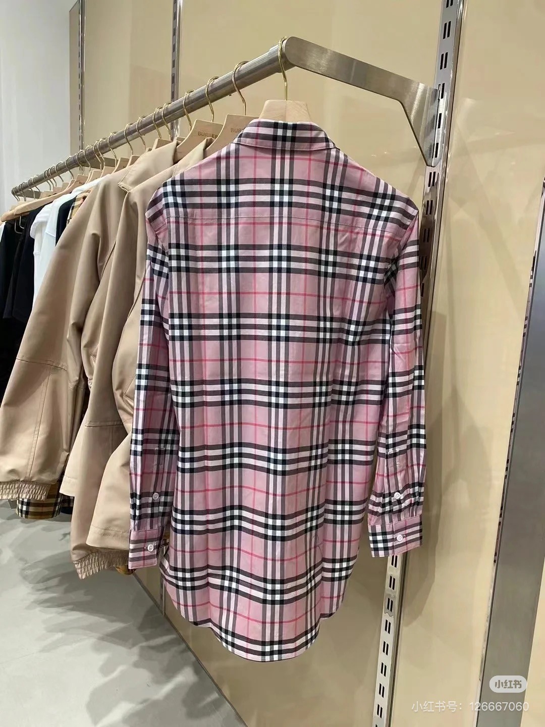 商品Burberry|BURBERRY/博柏利 女士粉色格纹棉质多扣领经典长袖衬衫80742161,价格¥1100,第5张图片详细描述