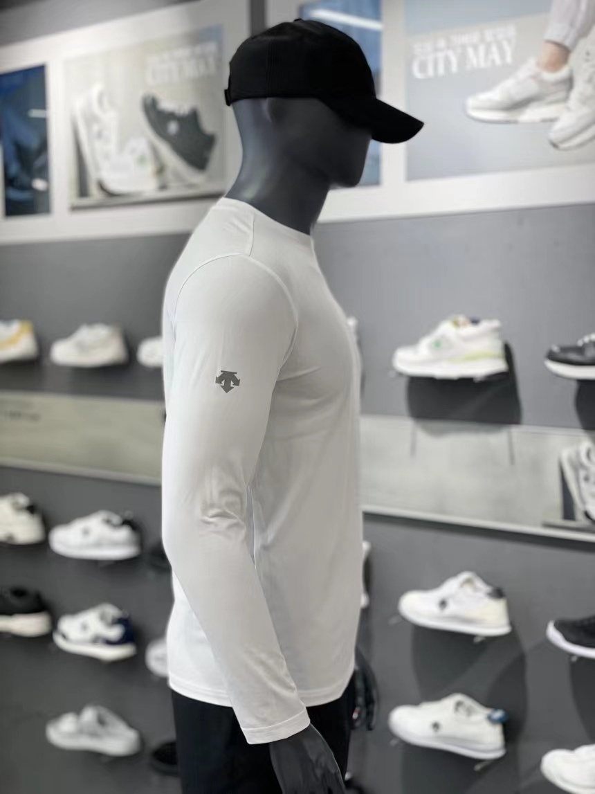 商品DESCENTE|【享贝家】DESCENTE 迪桑特 圆领运动长袖 侧面小标 男款 白色 SN323UTL71（现采购商品，下单后12天内发货）,价格¥419,第5张图片详细描述