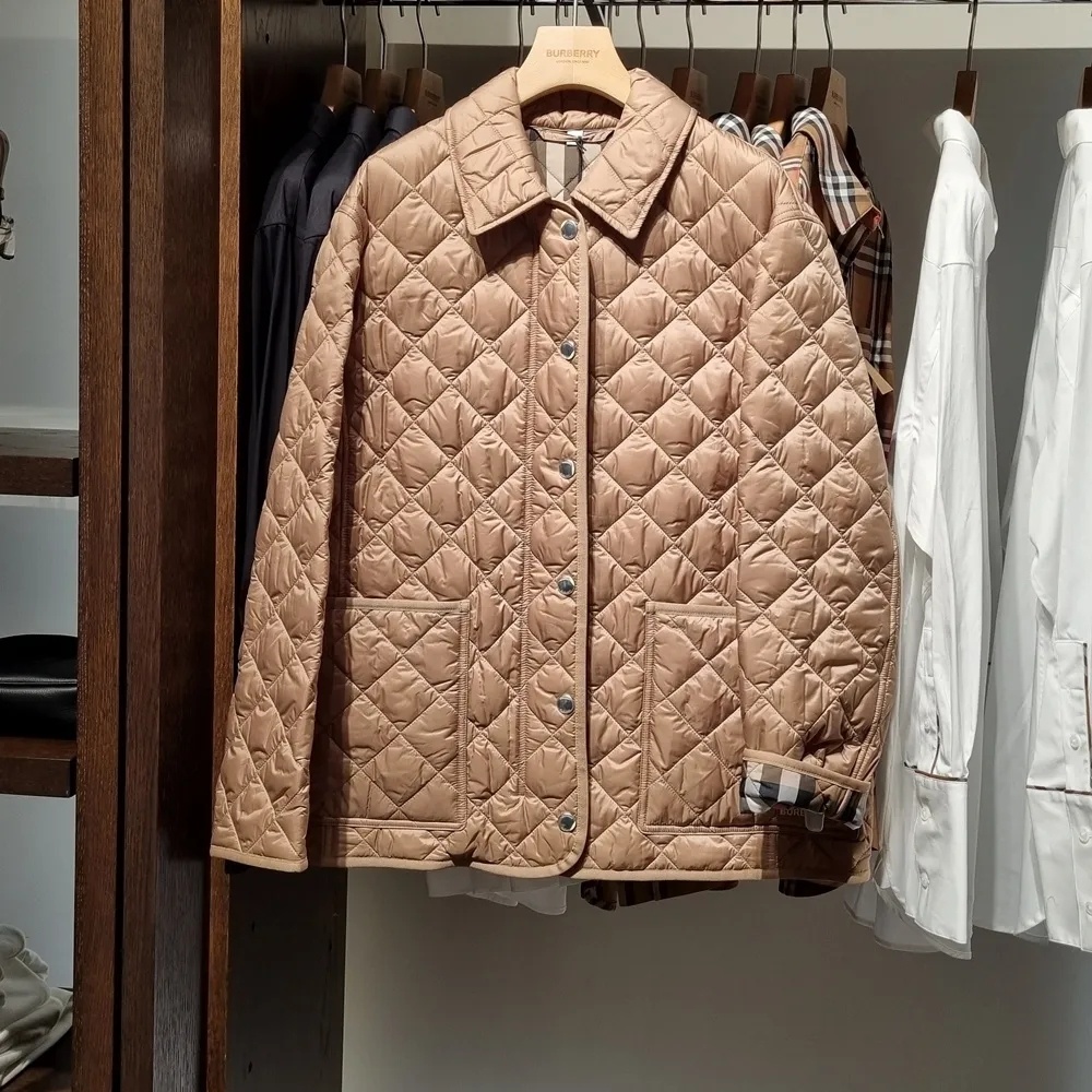 商品Burberry|BURBERRY/博柏利 女士米色聚酰胺贴袋按扣开襟棉服80841951,价格¥2968,第4张图片详细描述