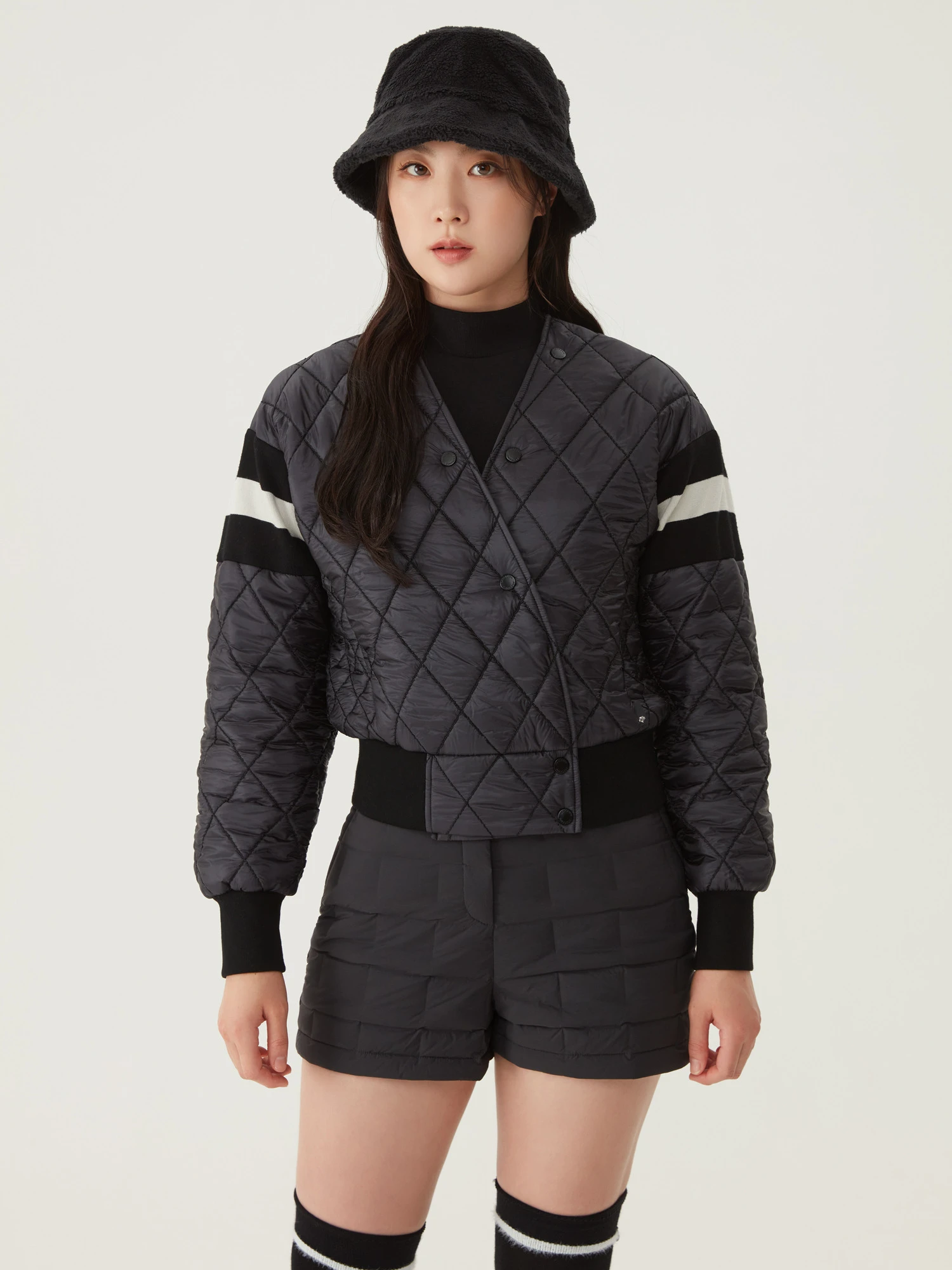 商品【预售商品15天发货】 DESCENTE|高尔夫系列女性绗缝A字短裤时尚舒适 DO42WFSPO2-LVDG,价格¥1157,第4张图片详细描述