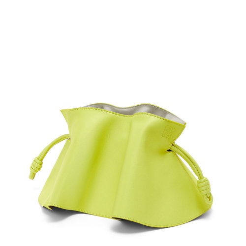 商品Loewe|【包税】LOEWE/罗意威 22新款Flamenco系列 女士绿色纳帕牛皮革徽标压纹磁扣开合单肩手拿花瓣包A411M12X01-6905,价格¥13575,第2张图片详细描述