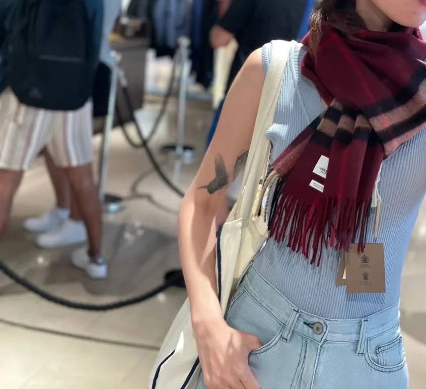 商品Burberry|BURBERRY/博柏利 男女通用酒红色格纹羊绒流苏围巾80216951,价格¥1854,第6张图片详细描述
