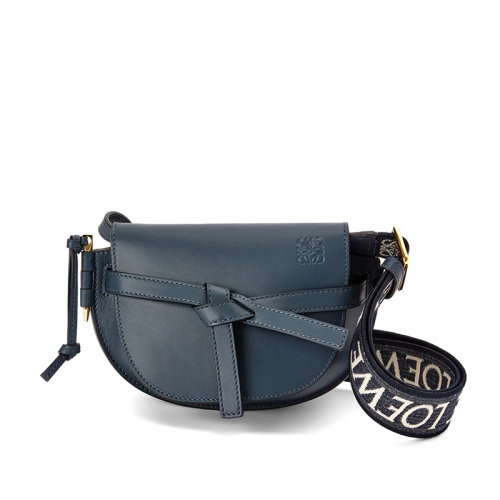 商品Loewe|【包税】LOEWE/罗意威 Gate Dual系列 女士迷你款玛瑙蓝色牛皮革提花织物肩带翻盖开合单肩斜挎包腰包A650N46X13-1809,价格¥14372,第5张图片详细描述