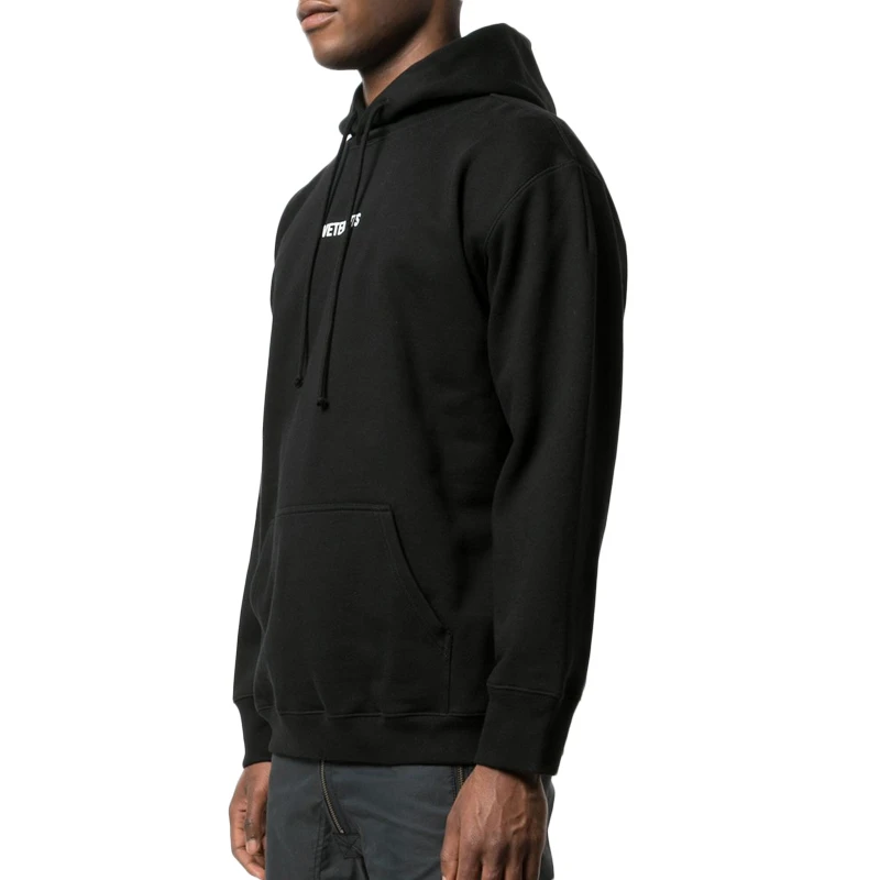 商品Vetements|VETEMENTS 男士黑色连帽卫衣黑色字母徽标细节 UAH20TR725-BLACK,价格¥2207,第5张图片详细描述