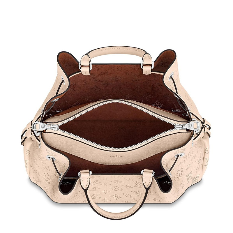 商品Louis Vuitton|预售十天 Louis Vuitton/路易威登 22春夏新款BELLA系列 女士奶油白牛皮革镂刻穿孔老花装饰银扣银链抽绳开合单肩斜跨手提链条包M59203,价格¥34192,第5张图片详细描述