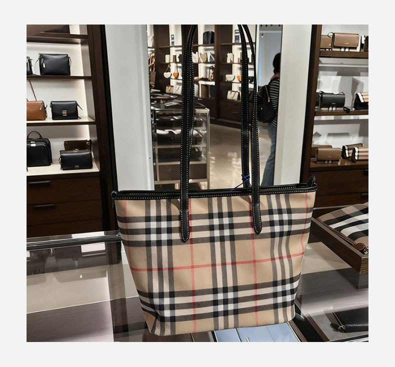 商品Burberry|Burberry/博柏利 女士米色棉布网格条纹通勤轻行单肩包,价格¥3102,第8张图片详细描述