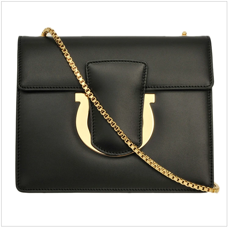 商品Salvatore Ferragamo|Salvatore Ferragamo 菲拉格慕 女士经典黑色皮革马蹄扣logo单肩手拿包 21-F893CALFNERO,价格¥3724,第1张图片详细描述