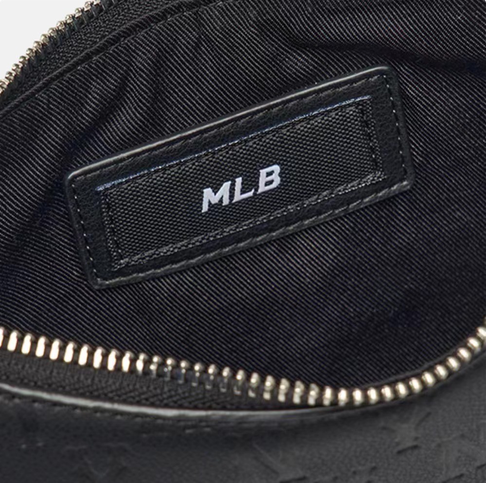 商品MLB|【享贝家】MLB 美联邦皮质腋下包饺子包 黑金 3ABQS022N50BKS,价格¥525,第5张图片详细描述