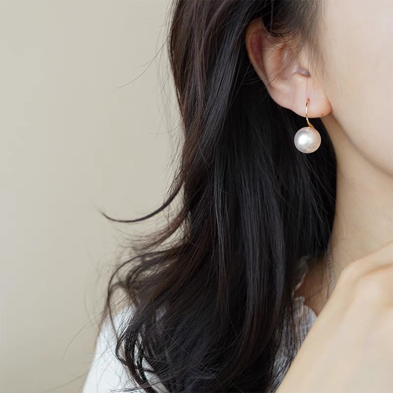 商品[国内直发] GLENVINTEN|格岚云顿新款简约复古银灰色白色高跟鞋耳环女奥地利施家珍珠925银镀金耳饰,价格¥117,第6张图片详细描述