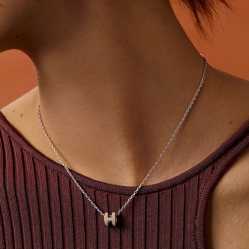 商品Hermes| 【现货】爱马仕 女士棕色漆面金属H形镀钯饰面迷你吊坠 H147992FP55,价格¥3808,第4张图片详细描述
