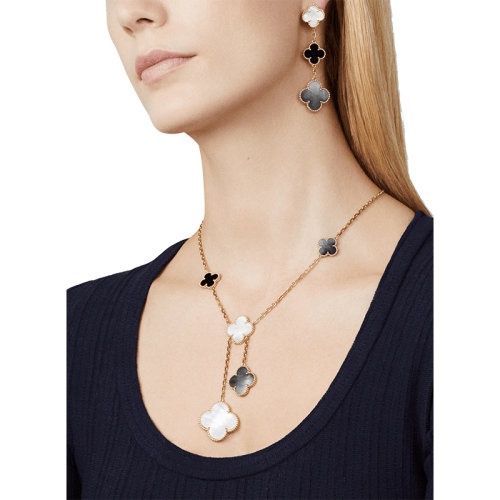 商品Van Cleef & Arpels| Van Cleef & Arpels/梵克雅宝 经典Magic Alhambra系列 18k金黄金白灰珍珠母贝玛瑙3四叶草耳环VCARD79000,价格¥72266,第2张图片详细描述