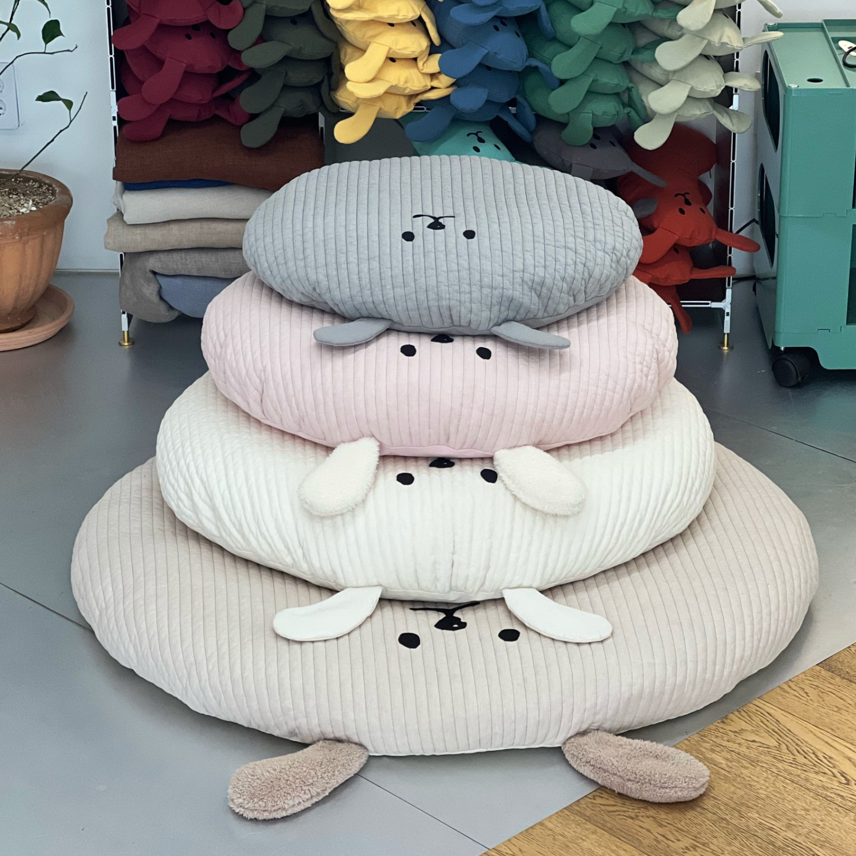 商品[国内直发] Taaffe|拥抱衍缝棉窝垫（粉色）|Hugme,价格¥839,第29张图片详细描述