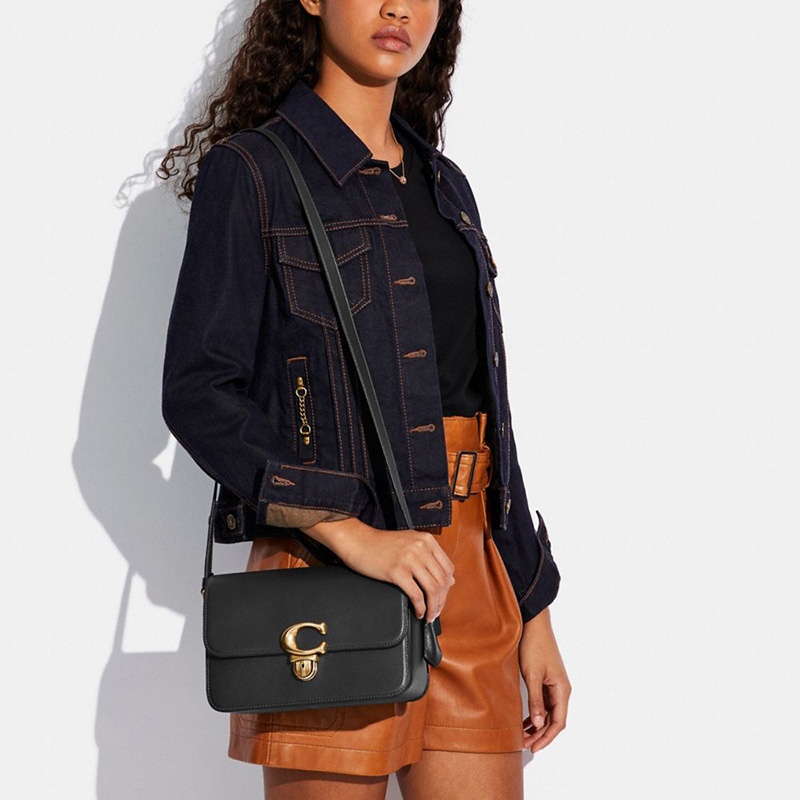 商品[国内直发] Coach|蔻驰 COACH 女士经典C标锁扣黑色单肩斜挎包,价格¥2289,第4张图片详细描述