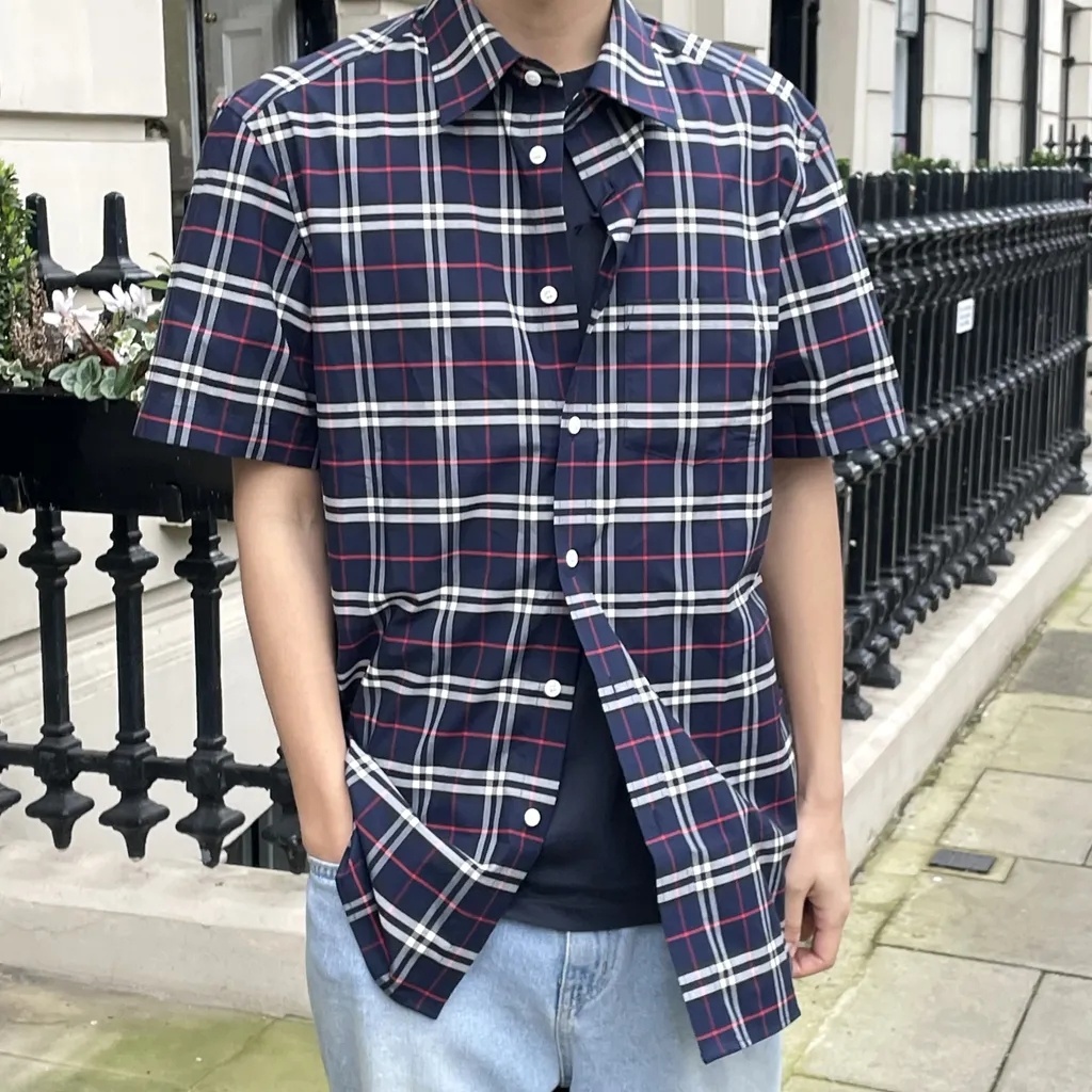 商品Burberry|BURBERRY/博柏利 男士海军蓝棉质红条中格纹白扣短袖衬衫80071821,价格¥1139,第5张图片详细描述