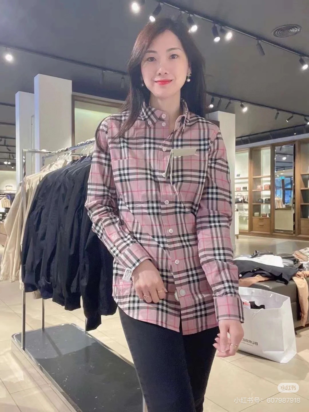 商品Burberry|BURBERRY/博柏利 女士粉色格纹棉质多扣领经典长袖衬衫80742161,价格¥1076,第6张图片详细描述