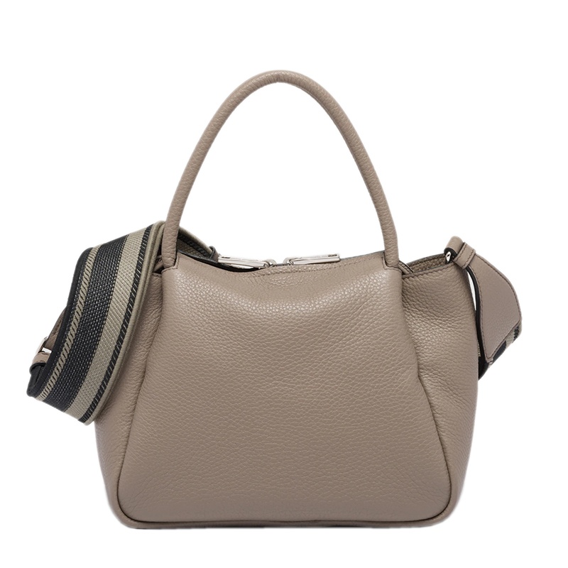 商品Prada|PRADA/普拉达 22春夏新款 女士小号黏土灰色皮革饰有三角徽标配织物肩带拉链开合单肩斜跨手提包1BC145_2DKV_F0572_V_3OO,价格¥22666,第3张图片详细描述