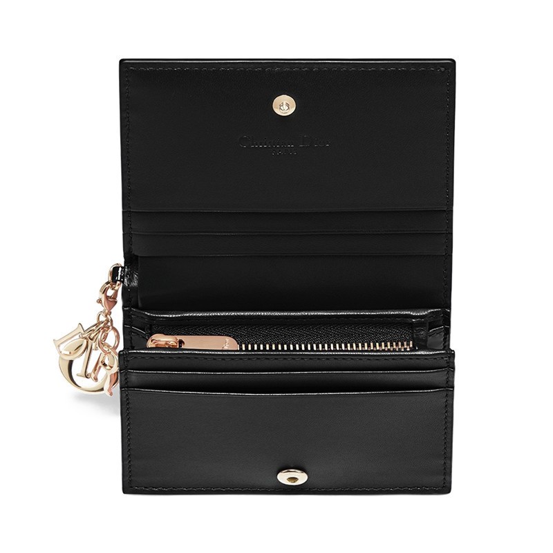 商品Dior|【包税】DIOR/迪奥  经典款Lady Dior女士漆皮短款钱包,价格¥4771,第3张图片详细描述