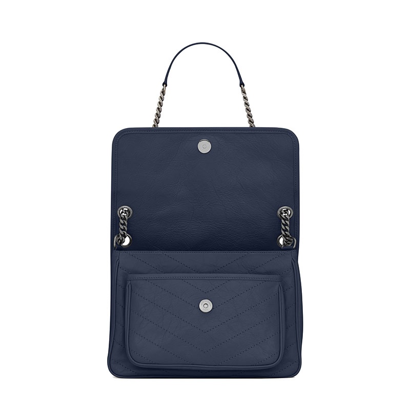 商品Yves Saint Laurent|SAINT LAURENT PARIS/圣罗兰 YSL 22新款NIKI系列 女士中号海洋蓝褶皱牛皮革同色系徽标扣翻盖开合单肩链条包6331580EN044147,价格¥17733,第5张图片详细描述