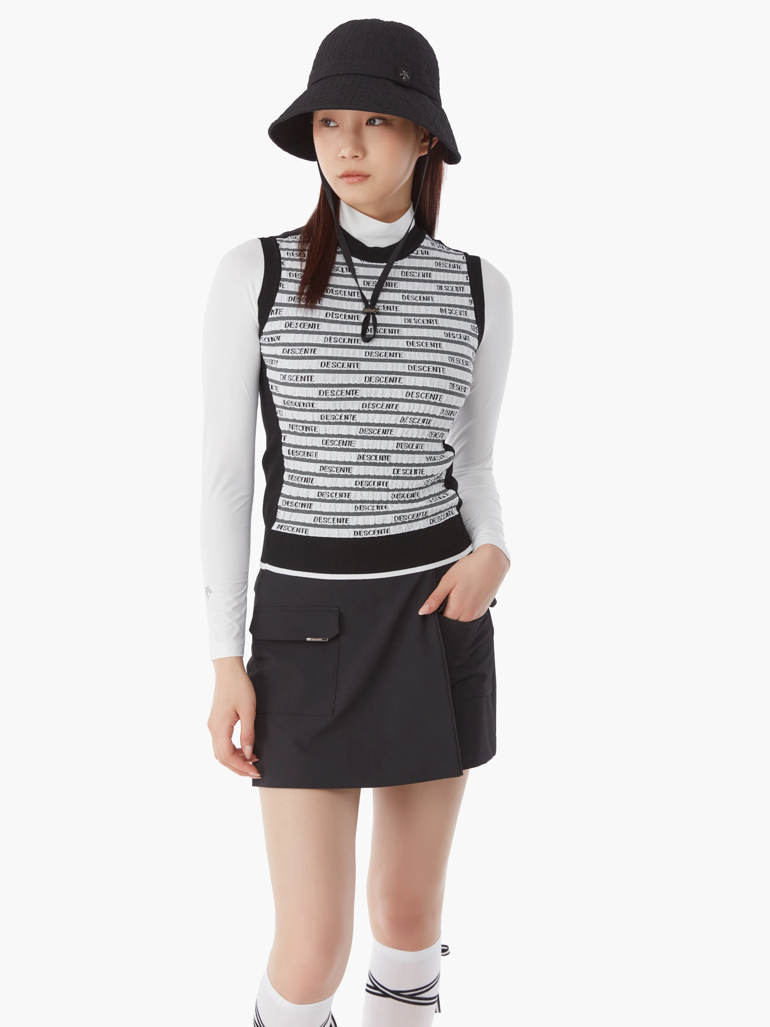 商品【预售商品15天发货】 DESCENTE|高球系列女性图案针织无袖上衣适合夏季 DP12WFKV33-BLKG,价格¥959,第3张图片详细描述