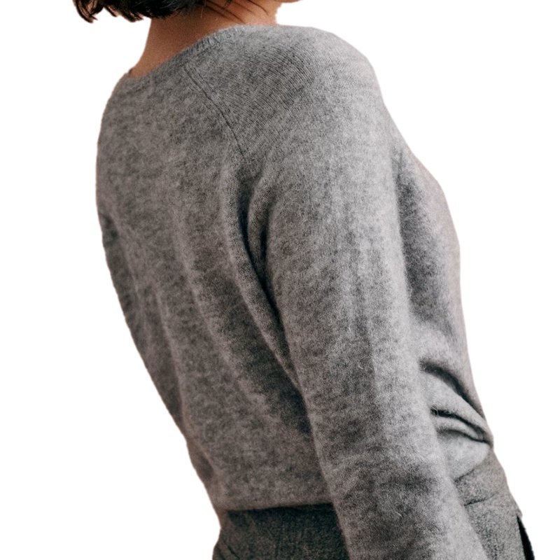 商品SEZANE|22新款 女士灰色马海毛羊毛混纺纽扣门襟圆领套头衫,价格¥1450,第2张图片详细描述
