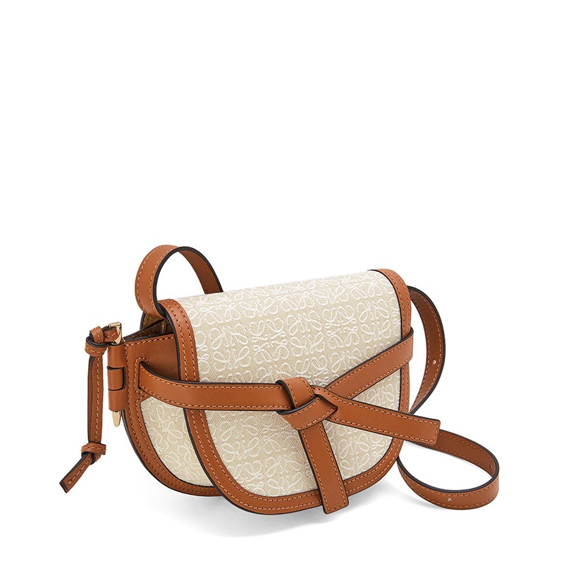 商品Loewe|LOEWE/罗意威 21秋冬款 Gate系列 女士迷你米色/棕褐色徽标提花小牛皮翻盖单肩斜跨包A650N46X10-2426,价格¥9720,第3张图片详细描述