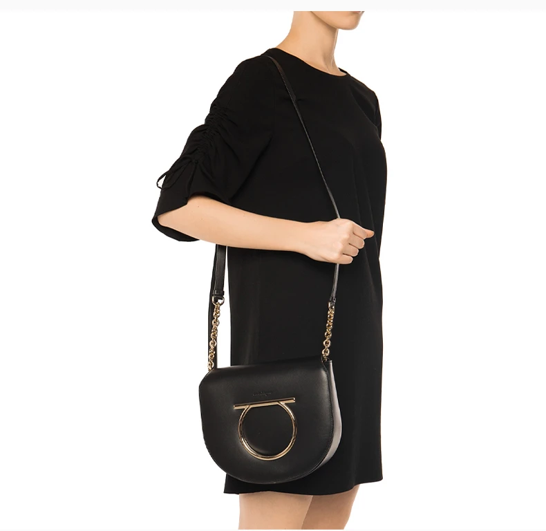 商品[国内直发] Salvatore Ferragamo|Salvatore Ferragamo 菲拉格慕 女士黑色徽标单肩包 21-H002-691251,价格¥6838,第7张图片详细描述
