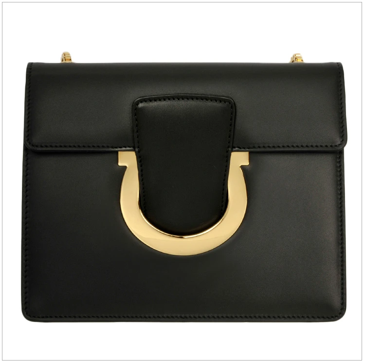 商品Salvatore Ferragamo|Salvatore Ferragamo 菲拉格慕 女士经典黑色皮革马蹄扣logo单肩手拿包 21-F893CALFNERO,价格¥3724,第2张图片详细描述