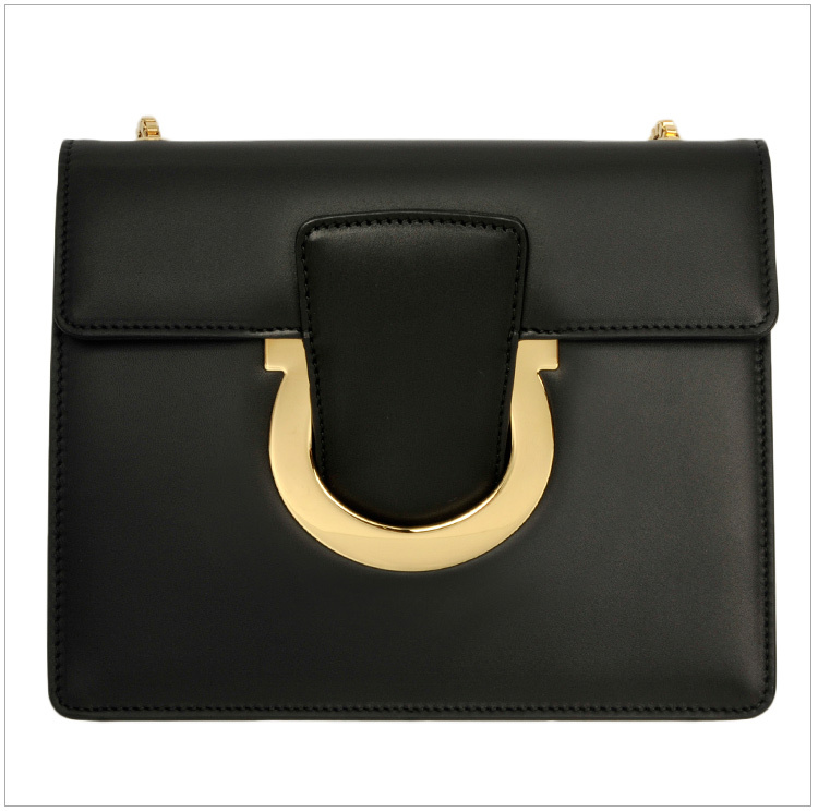 商品Salvatore Ferragamo|Salvatore Ferragamo 菲拉格慕 女士经典黑色皮革马蹄扣logo单肩手拿包 21-F893CALFNERO,价格¥4558,第4张图片详细描述