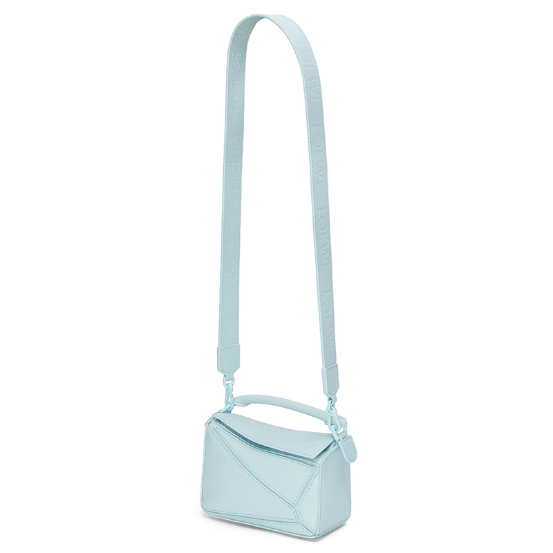 商品Loewe|LOEWE/罗意威 22年新款 Puzzle系列 女士mini海蓝宝石色缎面小牛皮单肩斜挎手提拼图包A510U95X58-9514,价格¥16491,第6张图片详细描述