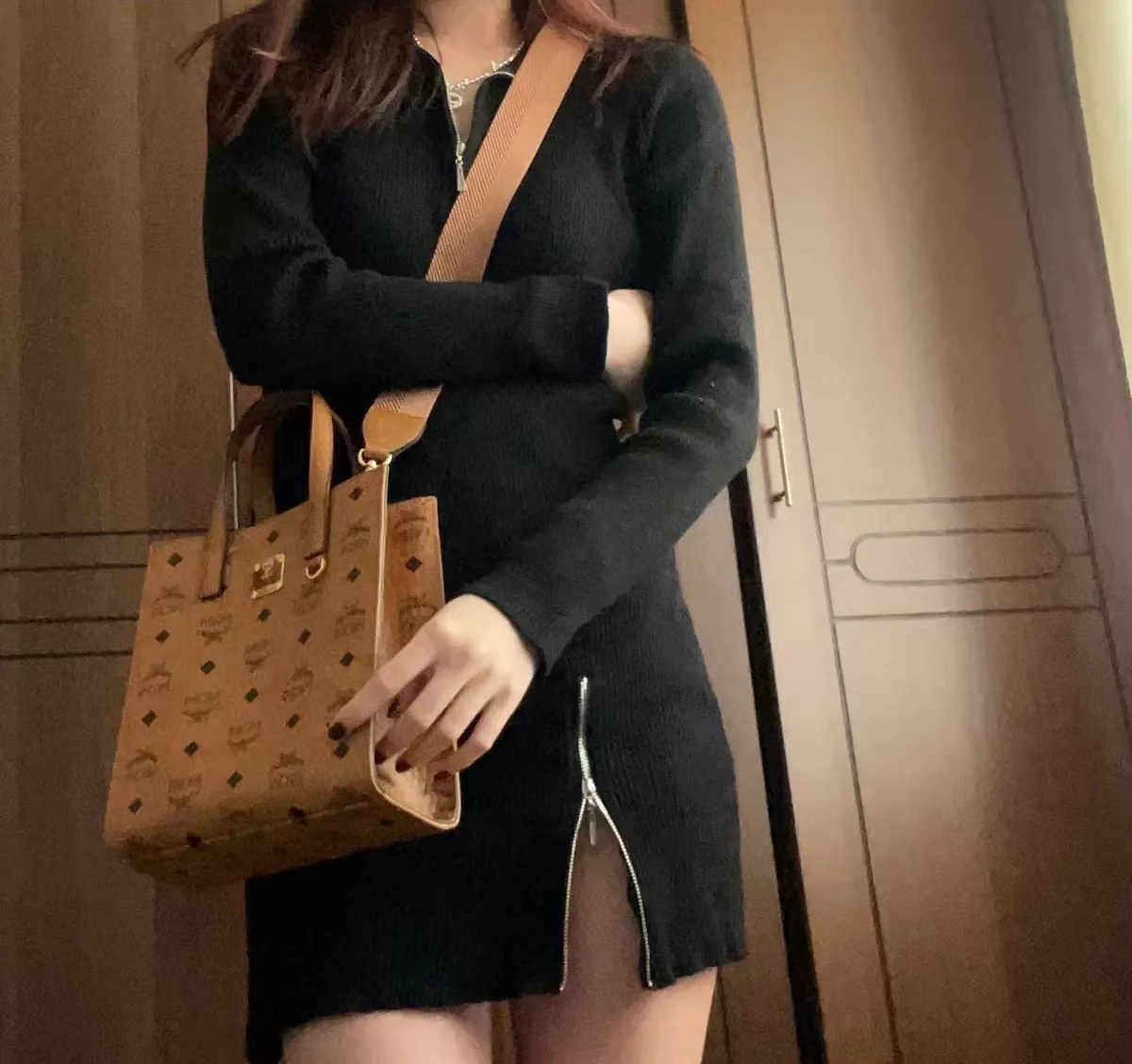 商品[国内直发] MCM|MCM女包奢侈品 中性Visetos Klassik干邑色人造革迷你手提单肩斜挎包礼物送女友MMTAAKC02CO001,价格¥2393,第2张图片详细描述