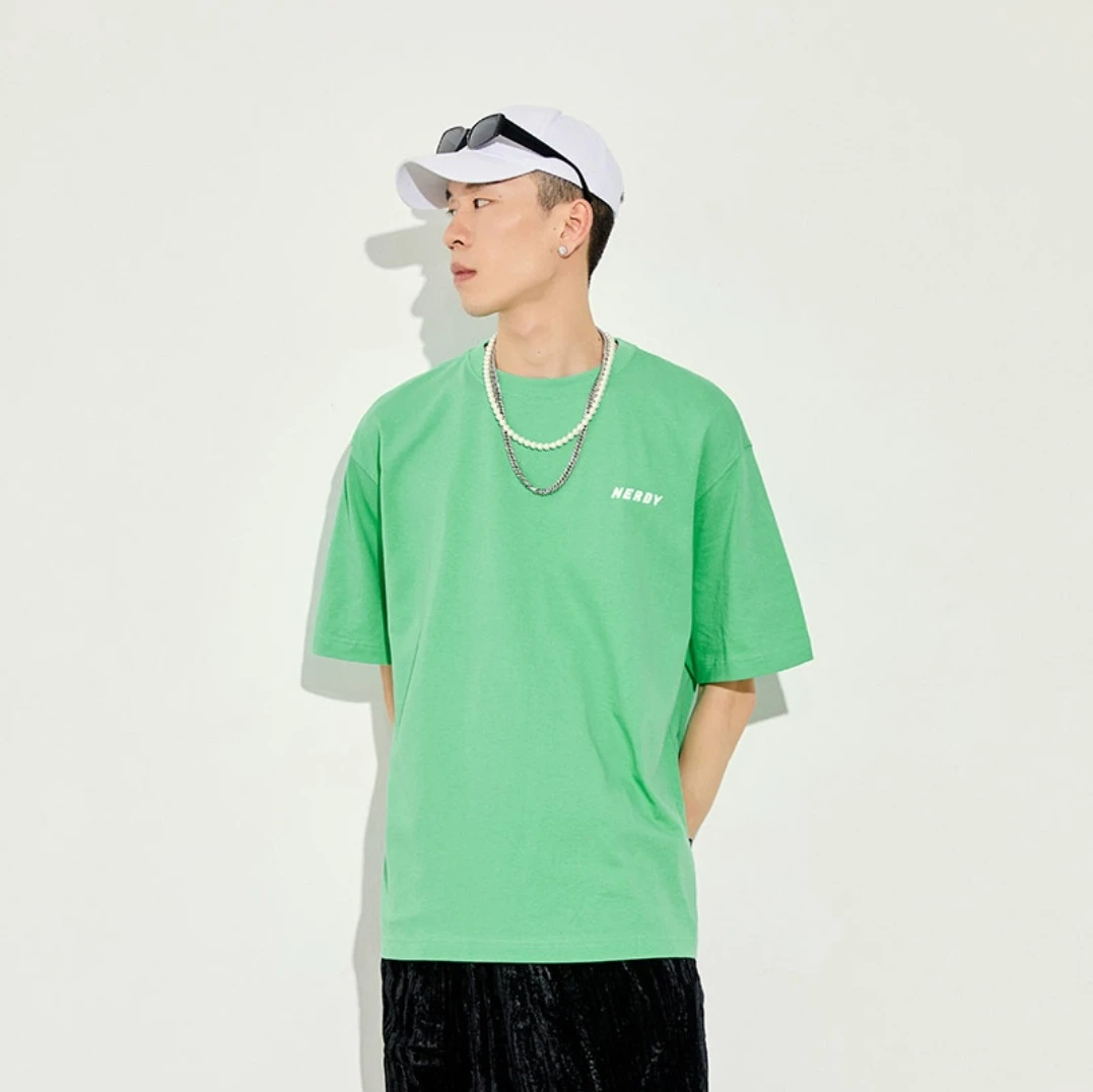 商品NERDY|【享贝家】ZY - 龚俊同款 23夏季新款 宽松印花短袖T恤 男女情侣 绿色 PNEU21KG04100,价格¥146,第3张图片详细描述