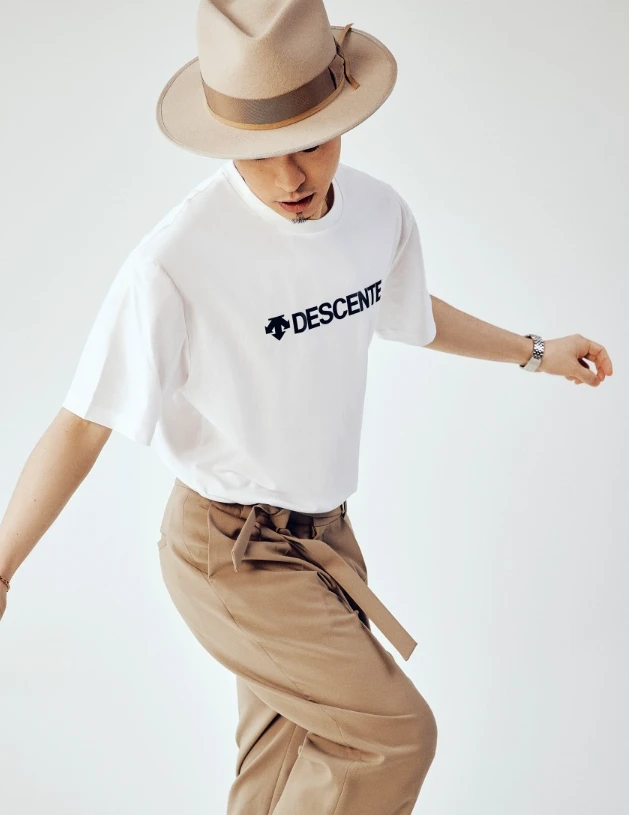 商品DESCENTE|【享贝家】ZY-迪桑特 夏季新款 速干透气运动训练上衣短袖T恤 男女同款 SO123UTS13,价格¥305,第7张图片详细描述